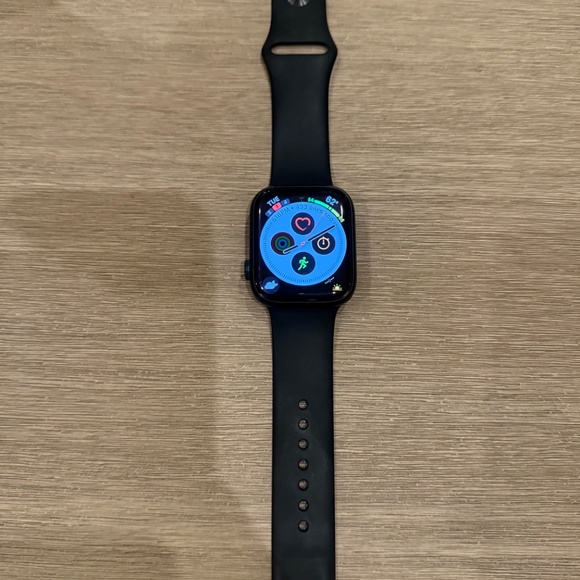 Apple Watch Series 8 GPS, 45mm Midnight Aluminum Case with Black Sport Band - Picture 5 of 5